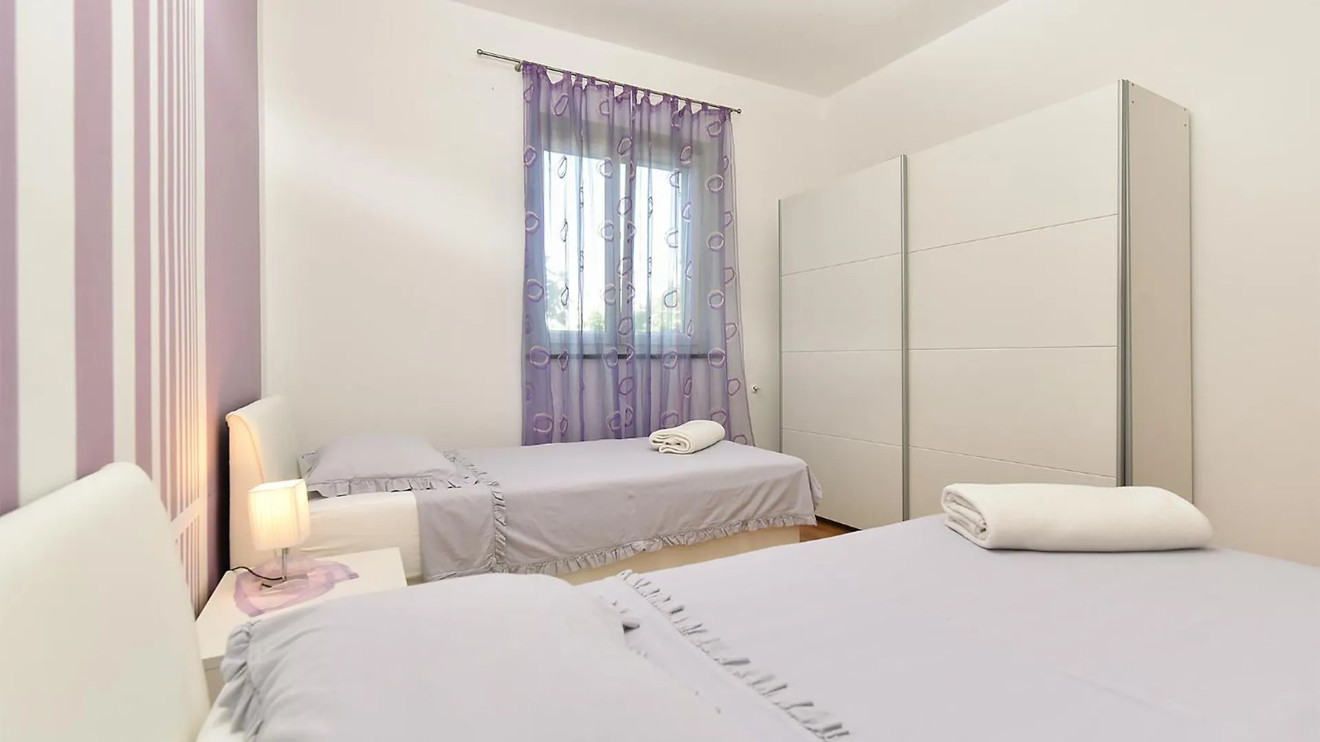 Apartments Gabrijela 2399 Rakalj